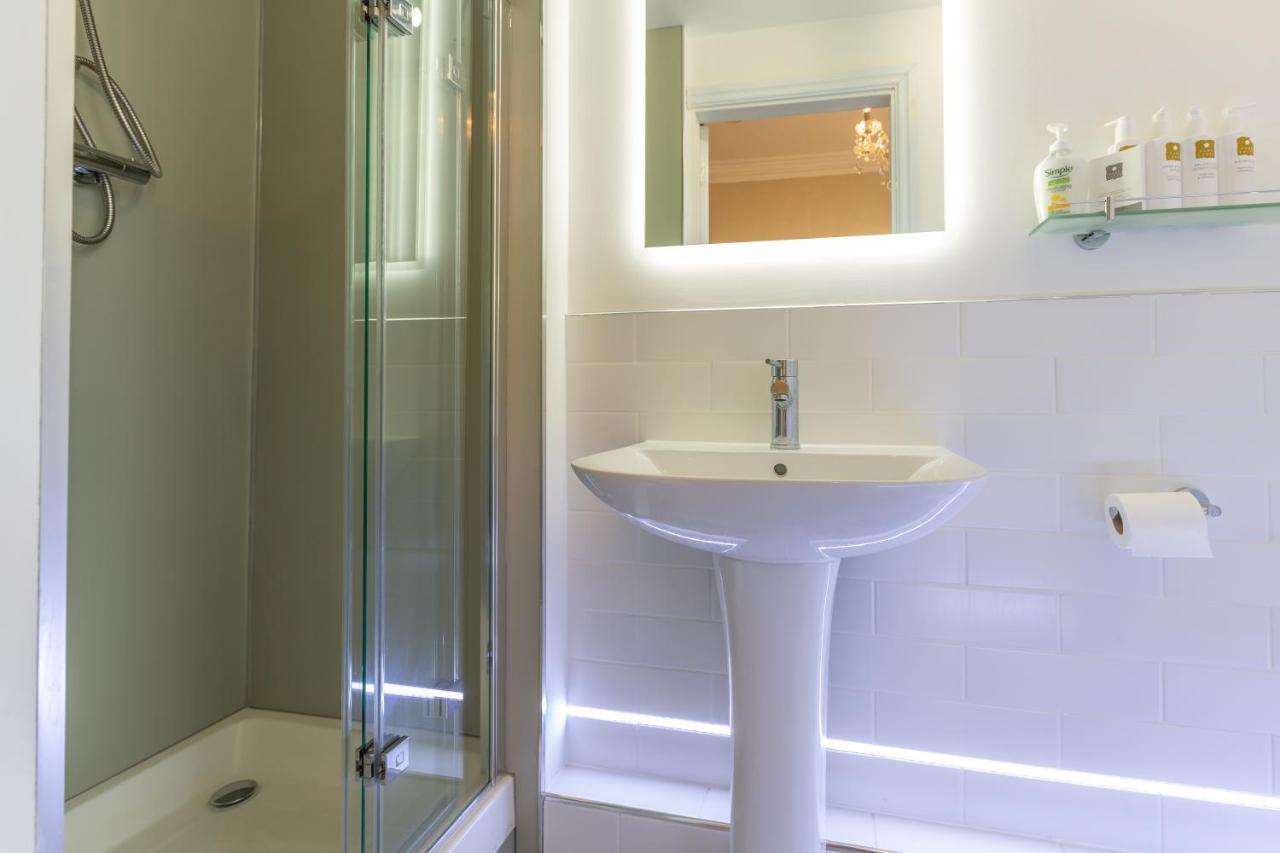 Double Room,989646877:JPEG